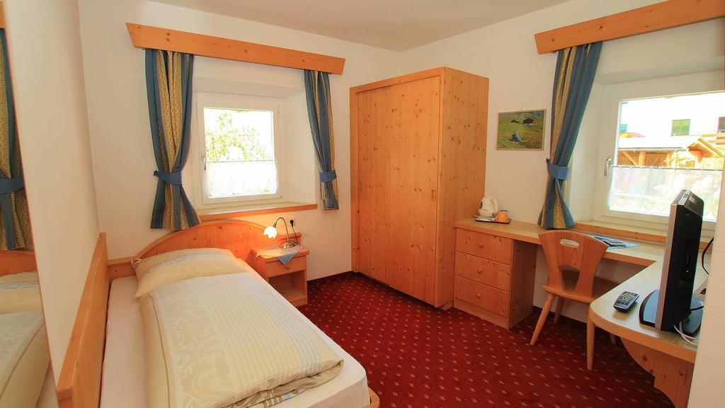 Bed And Breakfast Iman Santa Cristina Val Gardena Room photo